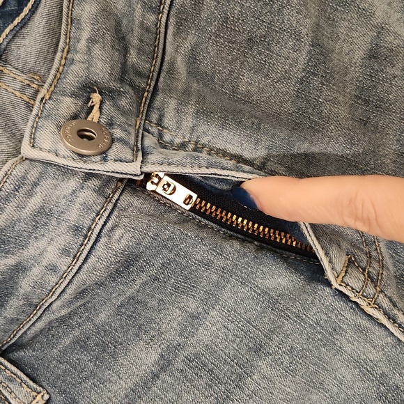 Light wash, distressed Torrid jean shorts size 16! Excellent condition! - Picture 7 of 8